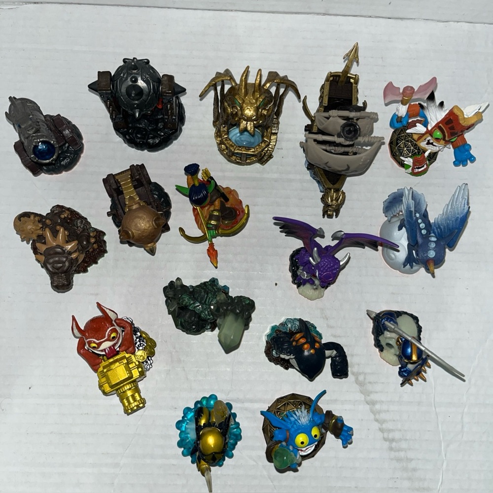 Lot of 16 Assorted Activision Spyro Skylanders Superchargers Figures 2012 - Picture 2 of 4
